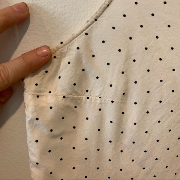 Old Navy Polka Dot Sleeveless Top Size Medium - Picture 5 of 6